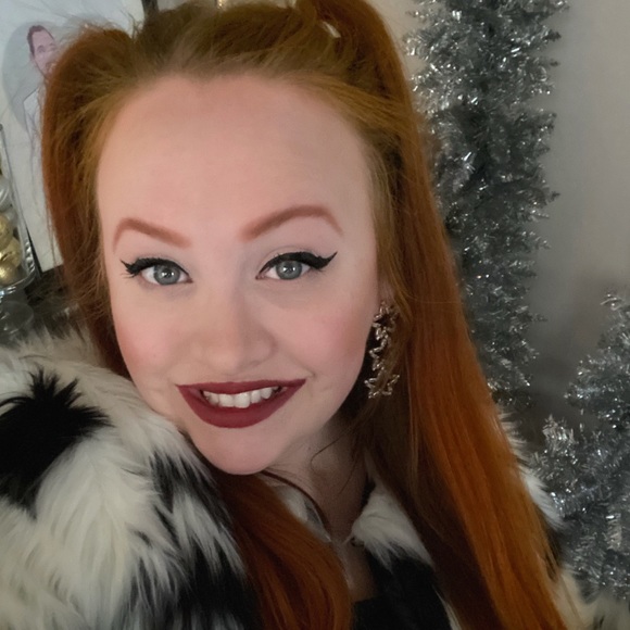 Meet your Posher, Amy - Picture 2 of 2